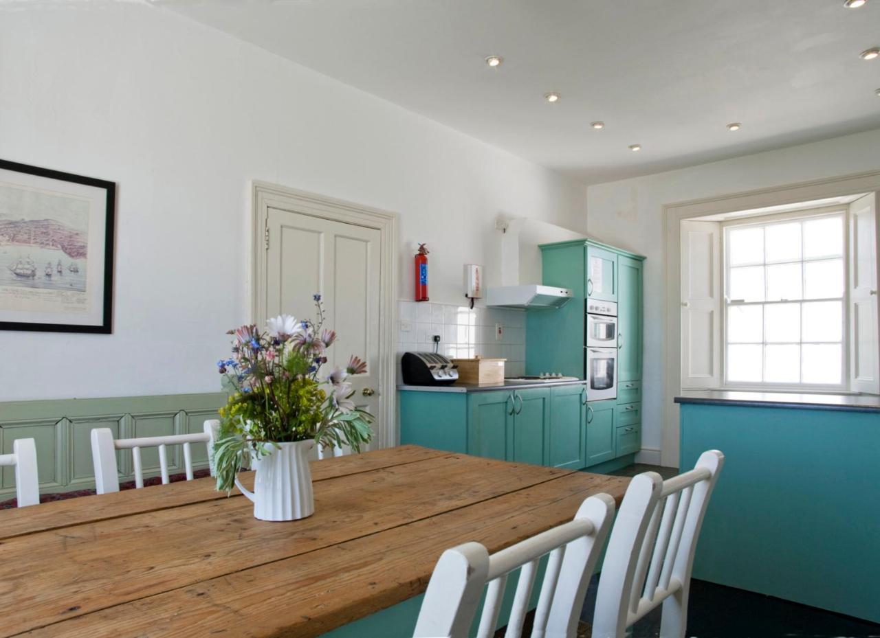 Galley Head Lightkeeper'S Houses Donoure エクステリア 写真